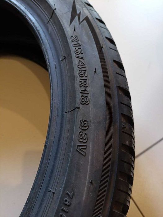Пара шин б/у 215/45R18 93V Bridgestone Blizzak LM005