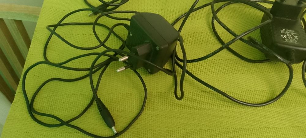 Zestaw starych ładowarek