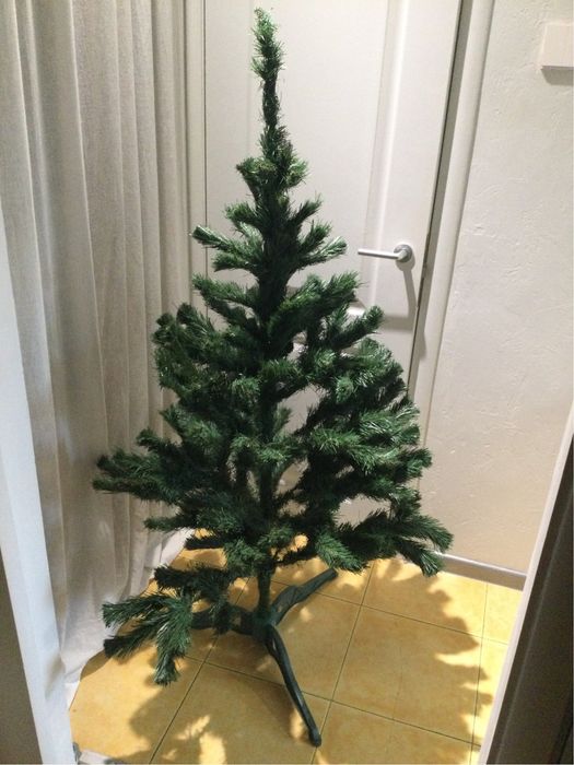 Продам искусственную елку.