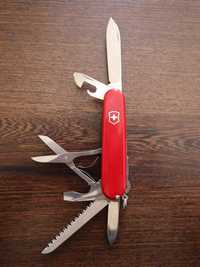 Victorinox Huntsman Red