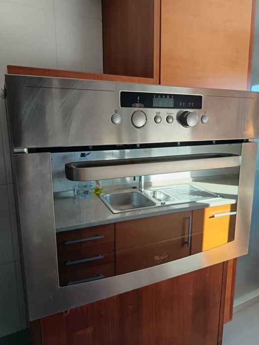 Forno/Microondas de Encastrar Whirlpool AKZ 431 IX – Bom Estado!