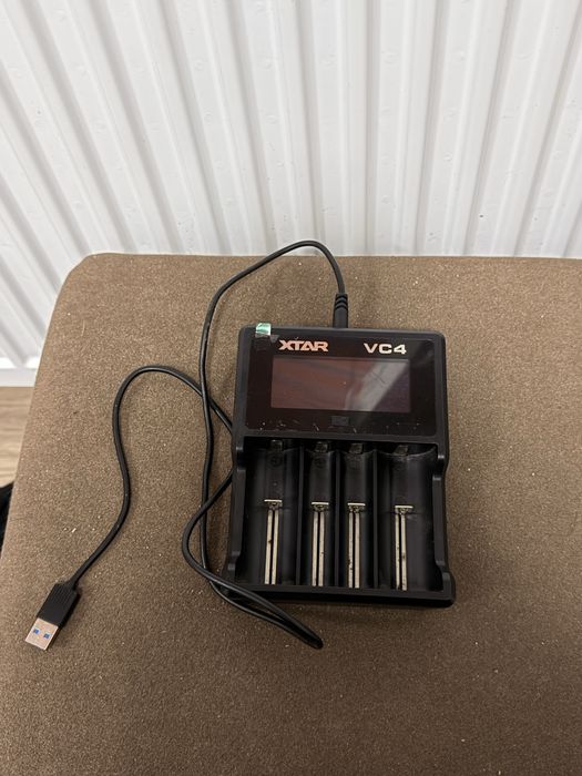 Ładowarka do akumulatorów VC4