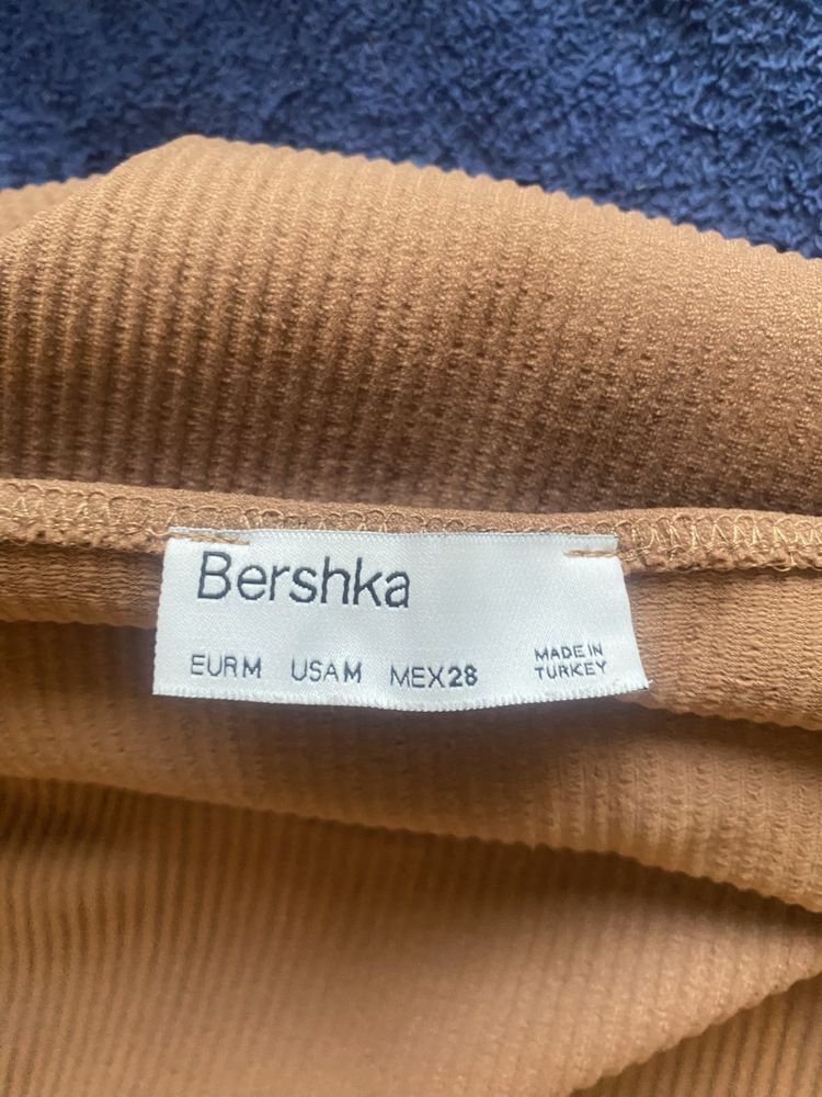 Brązowa sukienka Bershka M