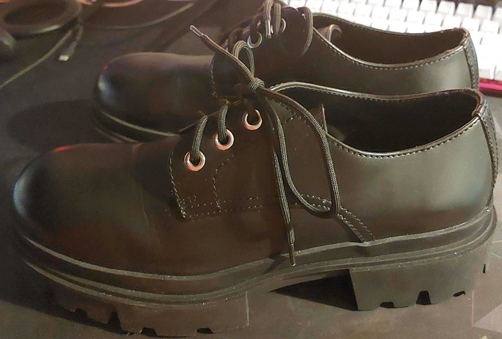 Par de Sapatos Zara Tamanho 44