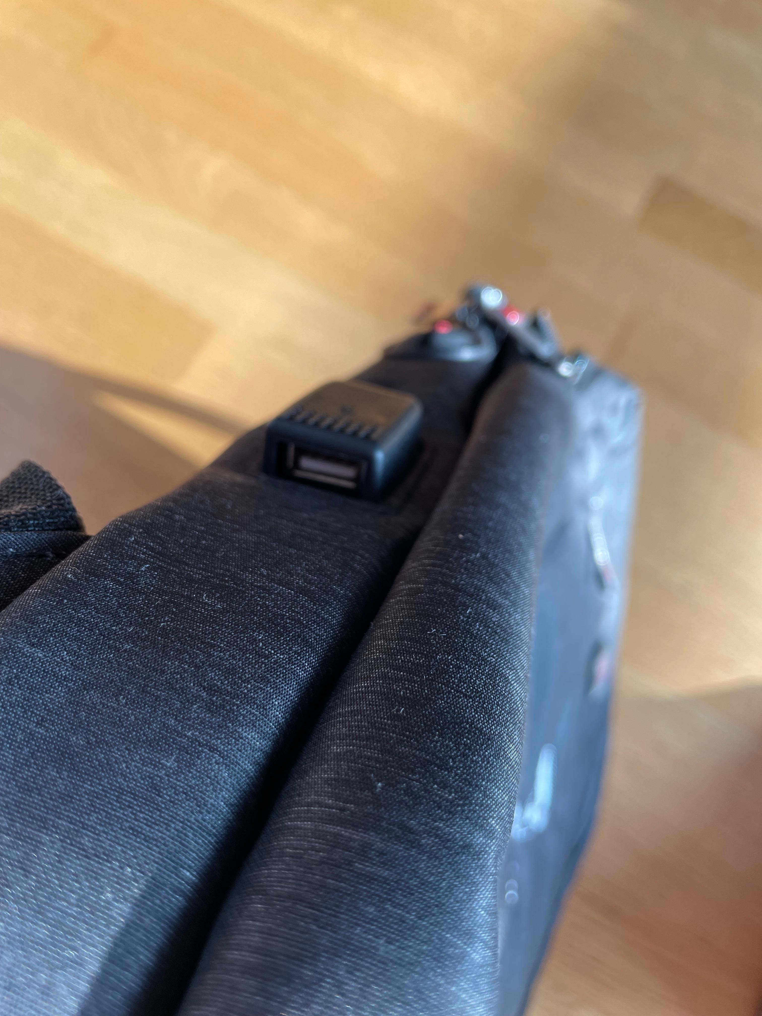 Plecak Swiss z portem USB Nowy