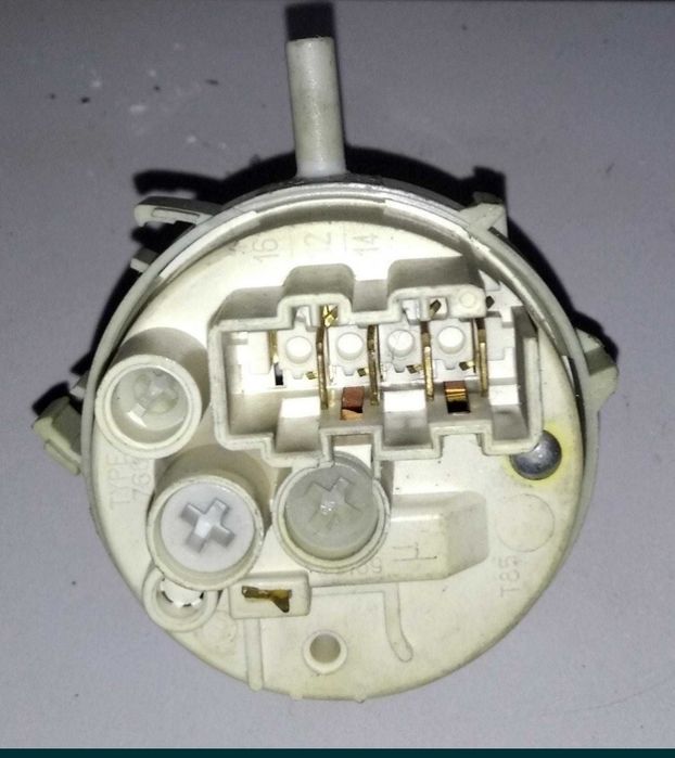 Запчастини к стиральной машине Ariston LBE88