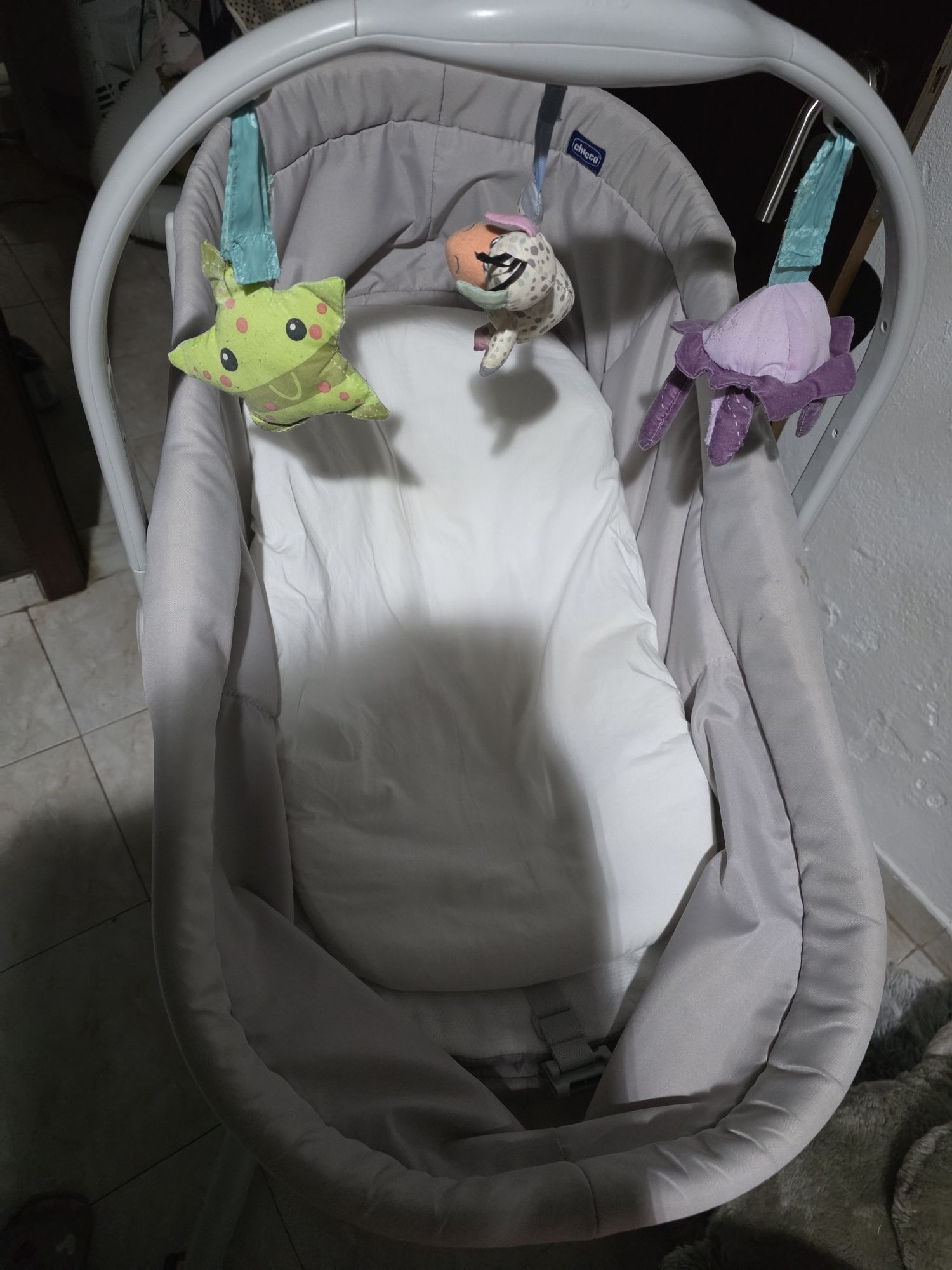 Baby hug 4 em 1 + kit de refeicao e lencois