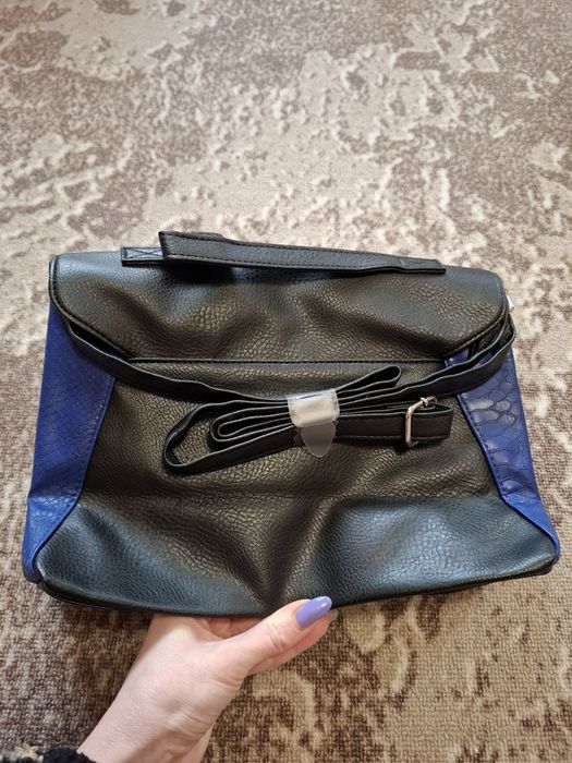 Женская сумка с плечевым ремешком