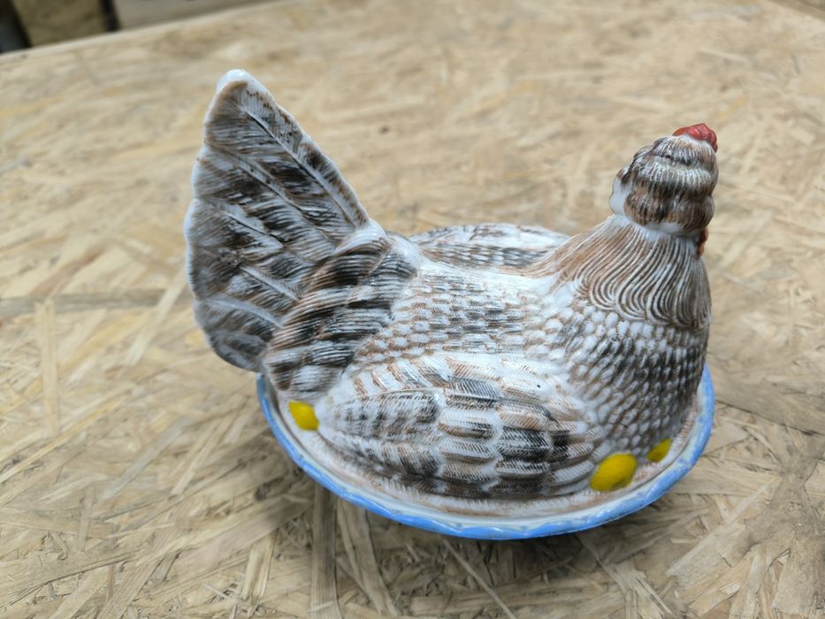 Porcelanowa kura – bombonierka z Ćmielowa / Chodzieży – ręcznie malowa