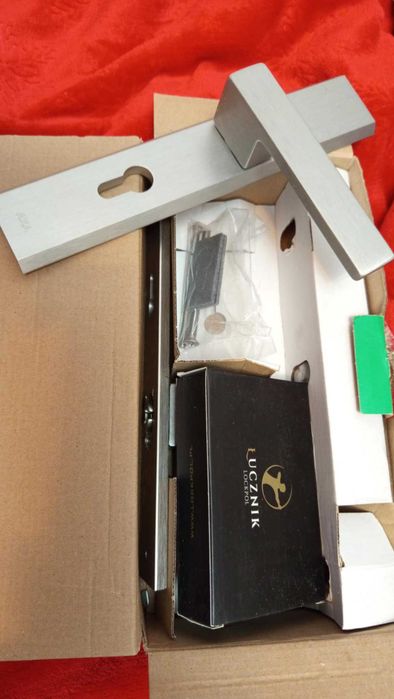 Nowa nieużywana klamka.