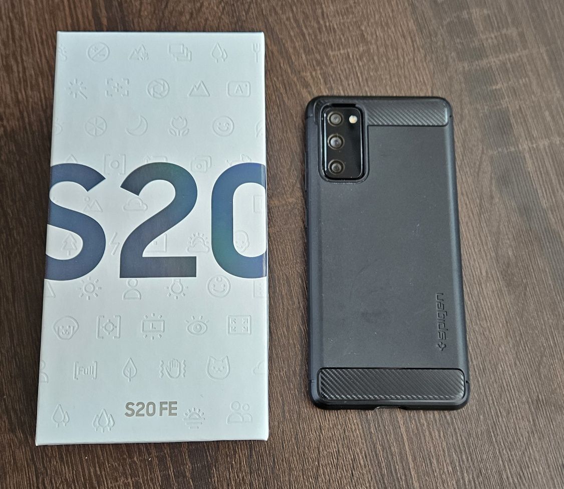 Samsung S20 FE 6/128 snapdragon 2022 etui i szkło Spigen