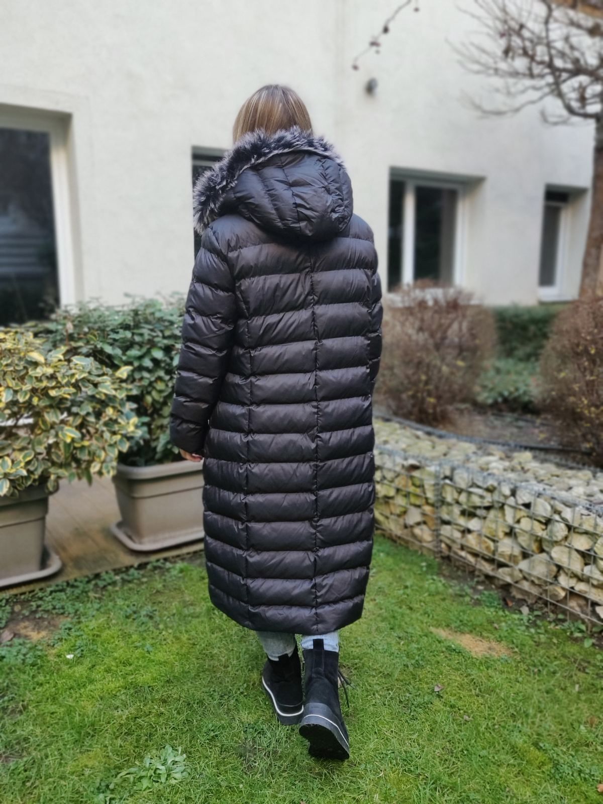 Довга зимова жіноча куртка
