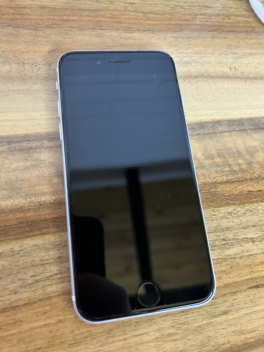 Айфон , Iphone SE 2020