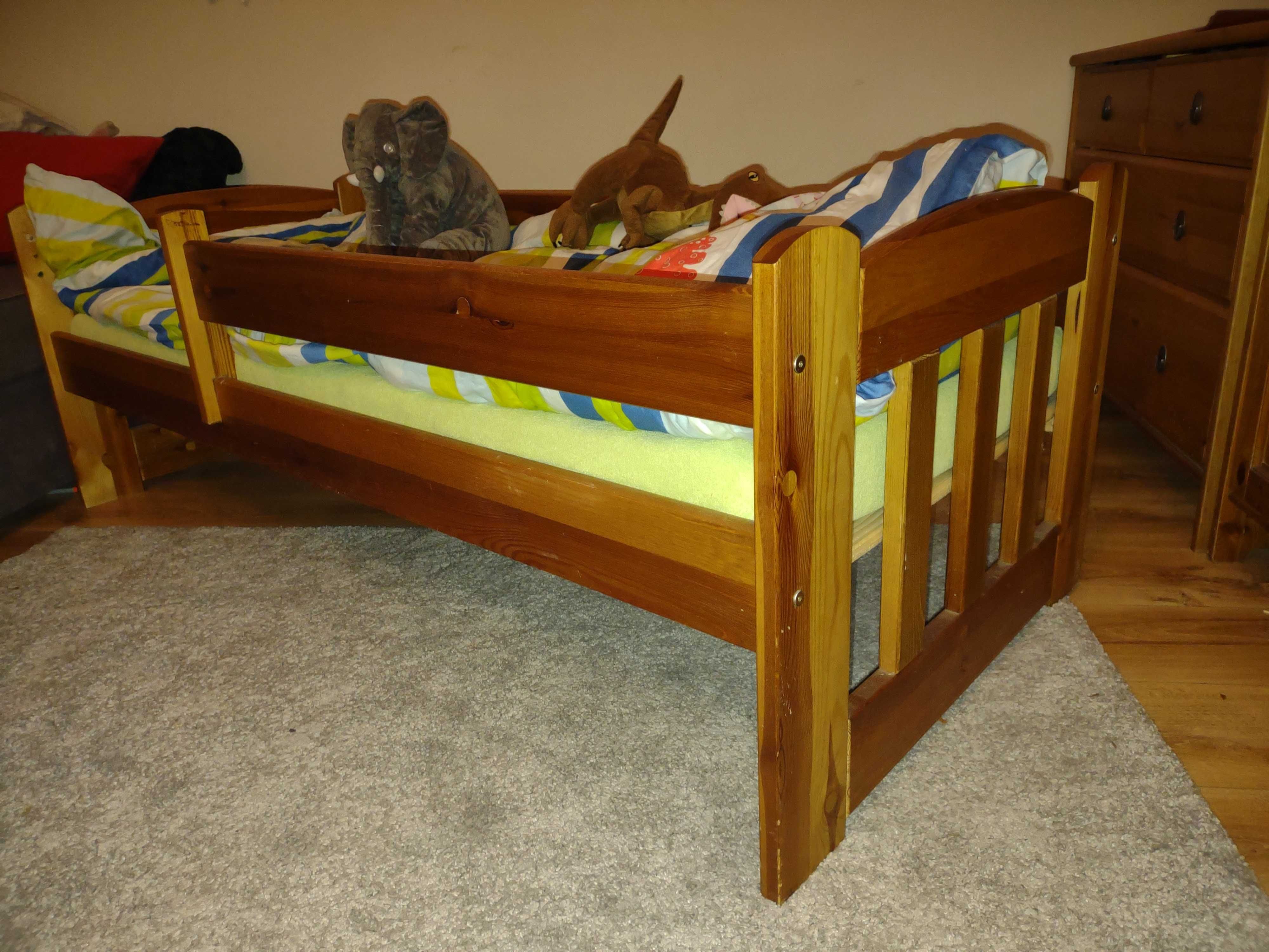 Łóżko dla dziecka z barierką