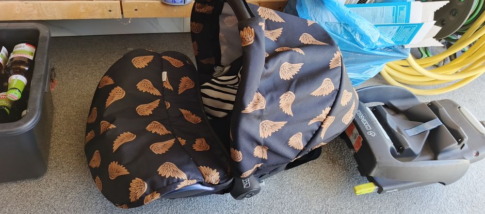 Nosidełko z bazą maxi cosi.