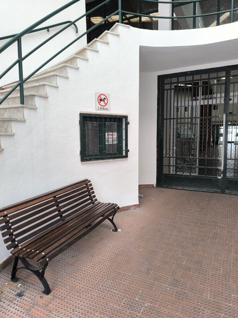 Aluga-se espaço comercial