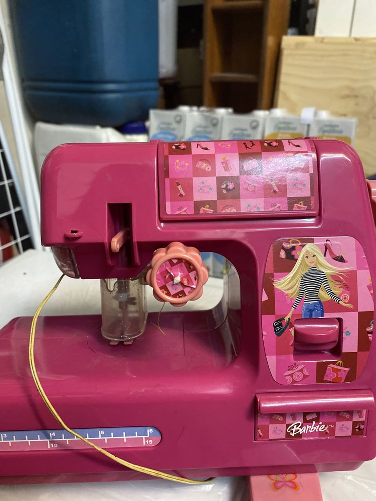 Máquina de costura Barbie