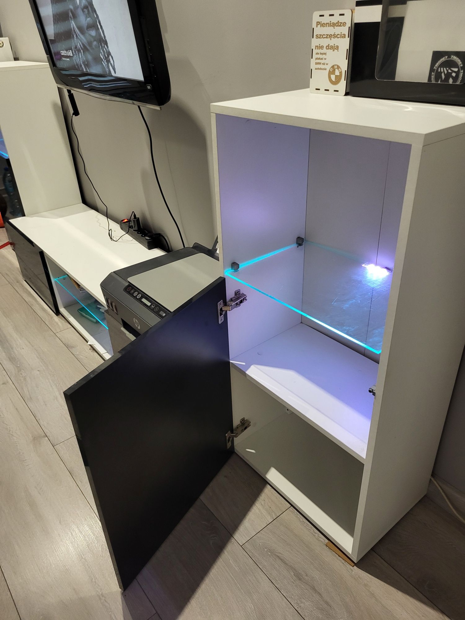 Meblościanka pod telewizor LED