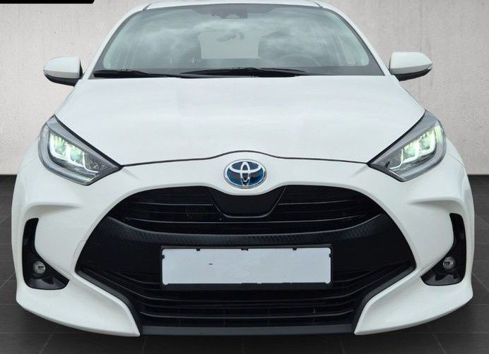Komplet przód + chłodnice 1.5 hybryda Yaris IV kolor 040