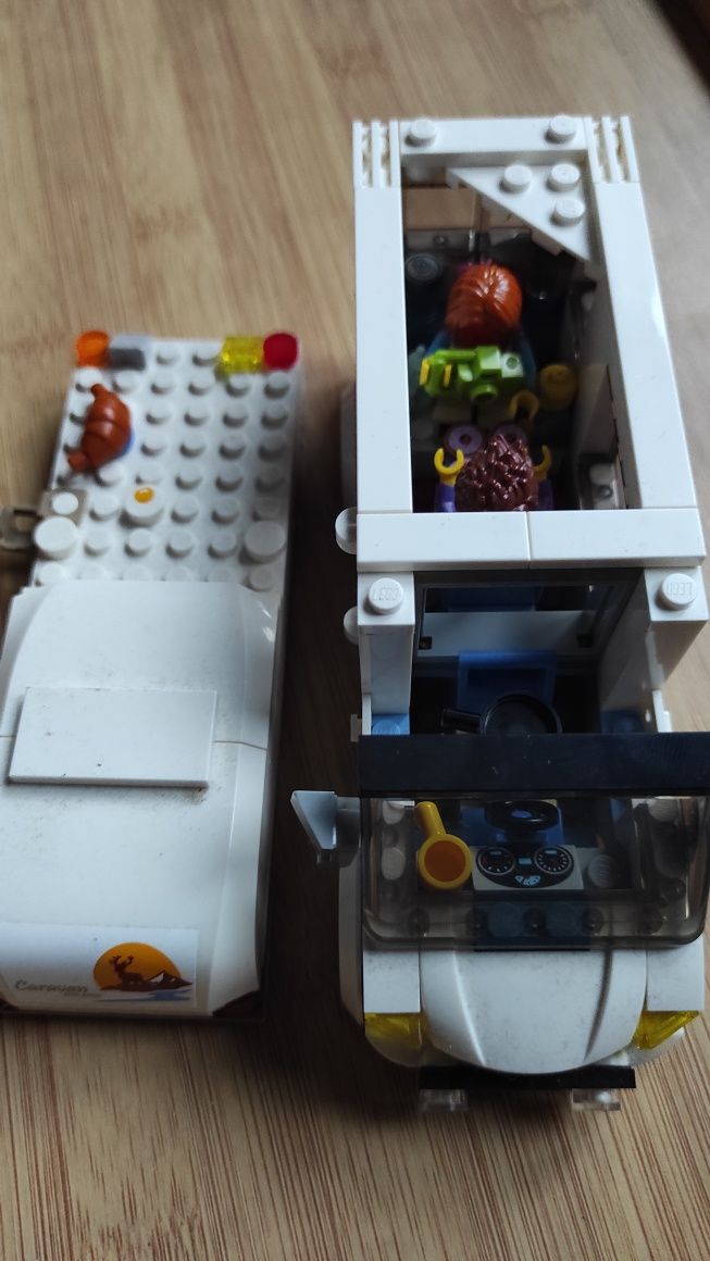 Klocki LEGO City Kamper