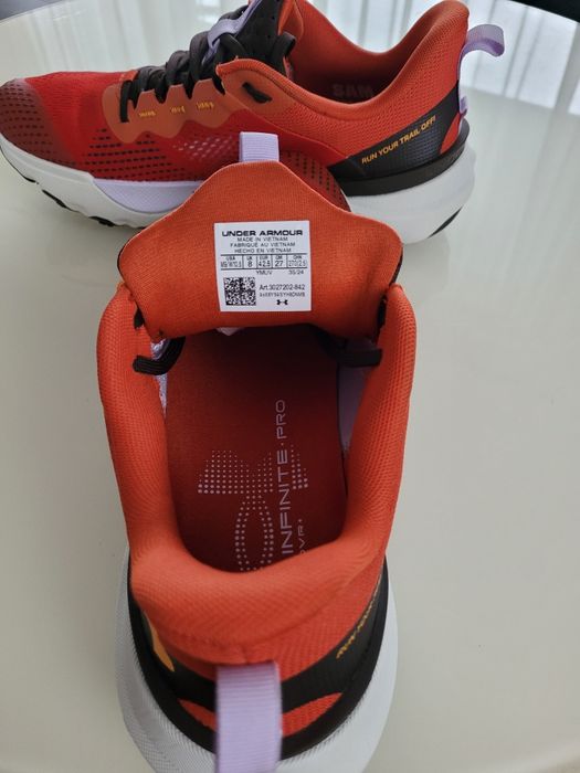 Buty Under Armour UA U Infinite Pro Trail - pomarańczowe 42.5