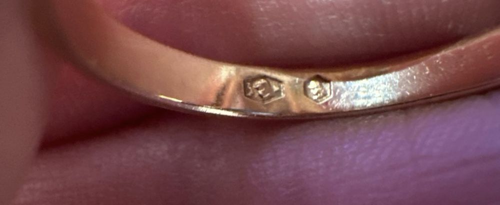 Złoty pierścionek 4,20g próba 585 z niebieskim kamieniem z czasów PRL