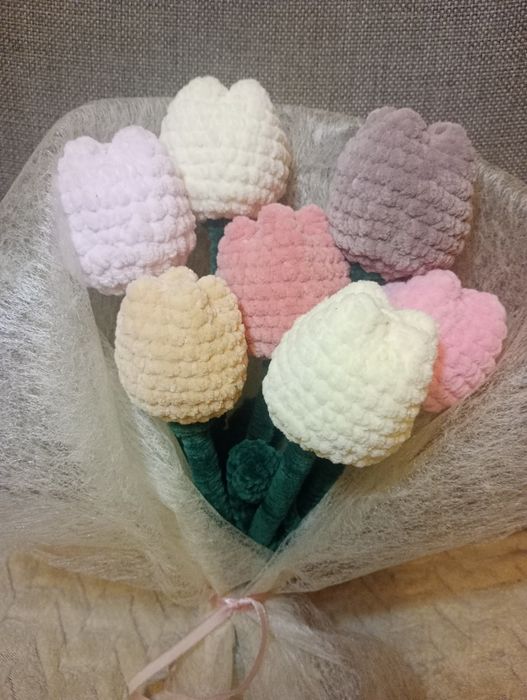 Bukiet kwiatów na szydełkui Dzień Kobiet