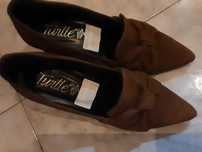 Sapatos camurça castanhos