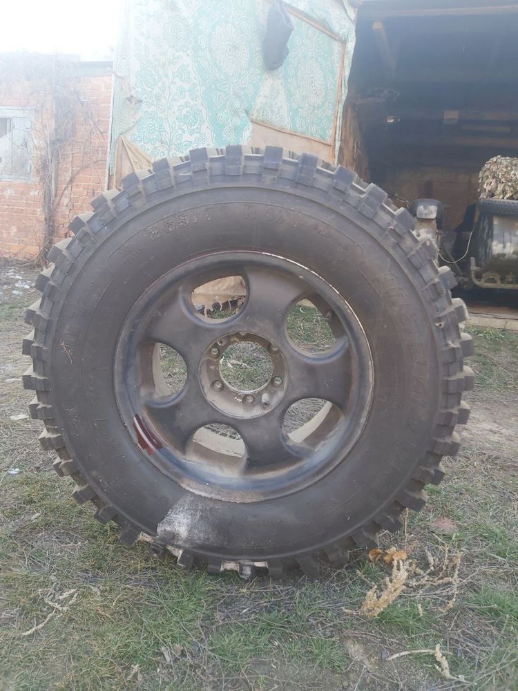 Продам резину з диском (Резина - 265/70 R17,  диск - R17  6×114,3)