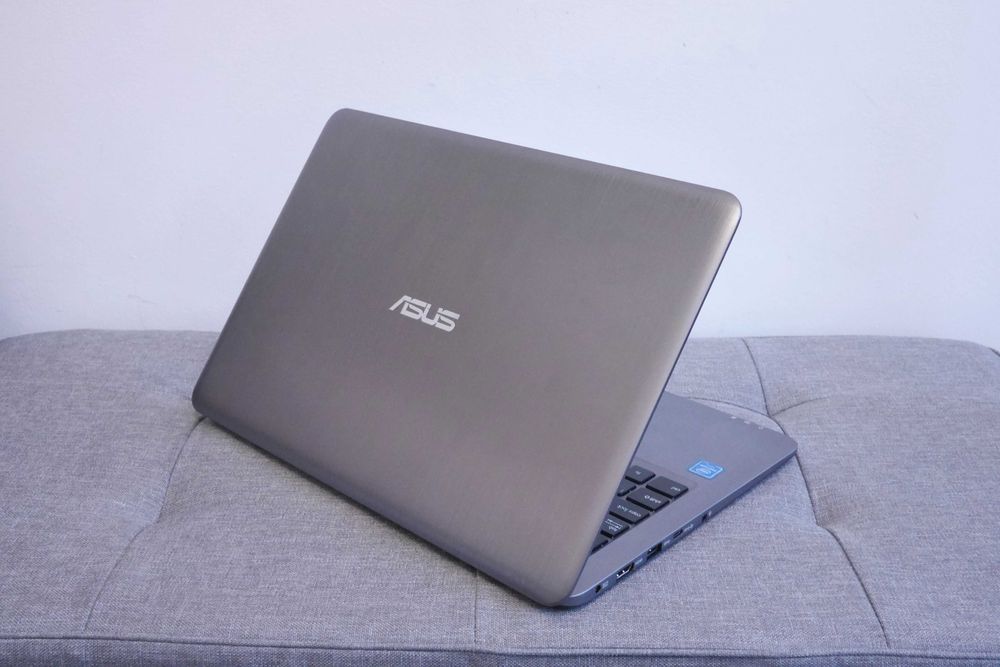 Portátil ASUS VivoBook  8 - GB intel(R) core(TM) i3-1035G1
