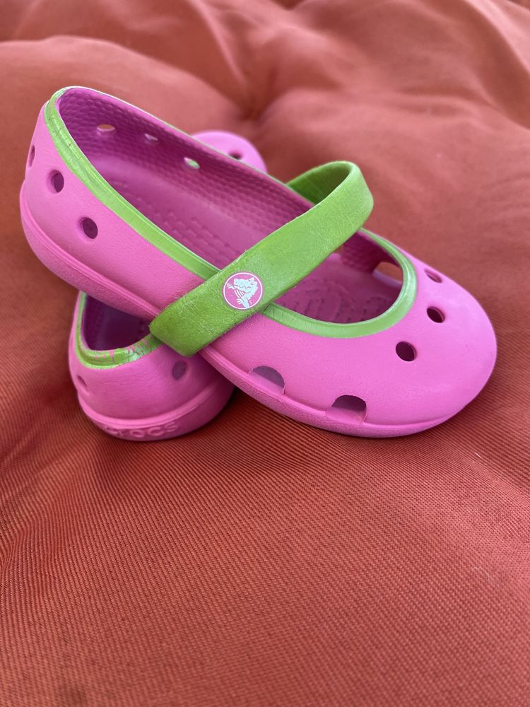 Crocs rosa e verde menina