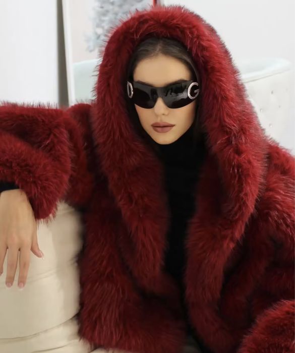 Kontantyo przepiekne futro kaptur cieple lekkie Red xs-L