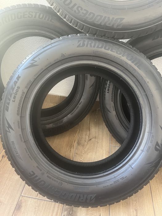 Brigestone blizzak lm 005