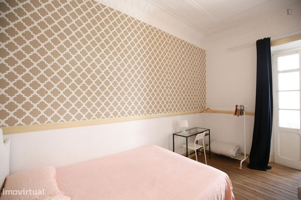 19291 - Bem decorado quarto duplo, perto de...