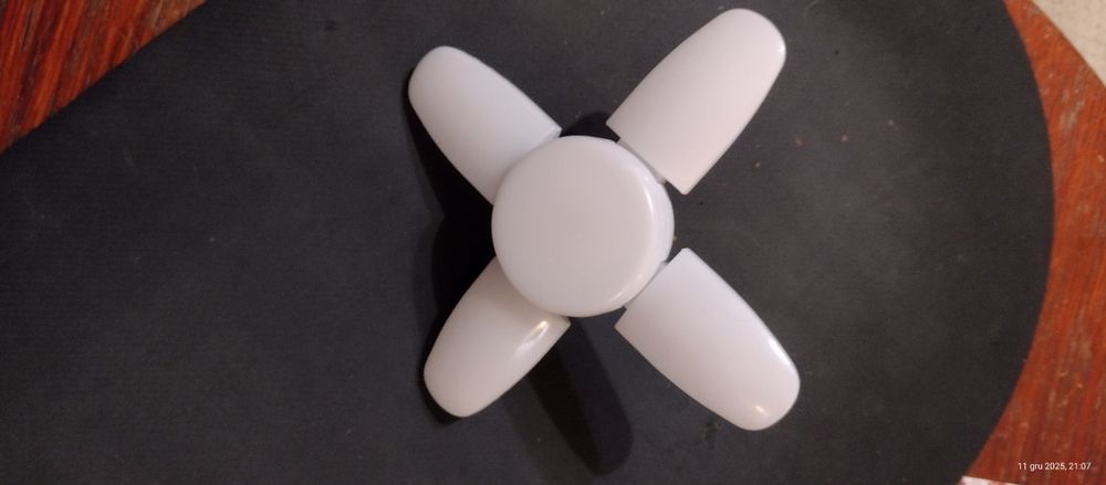 Lampka wkręcana jak żaròwka.