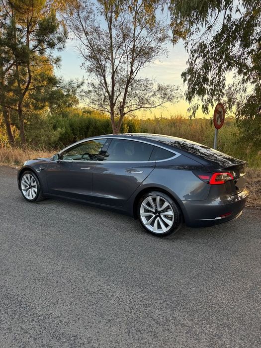 Tesla Model 3 Long Range AWD Dual Motor