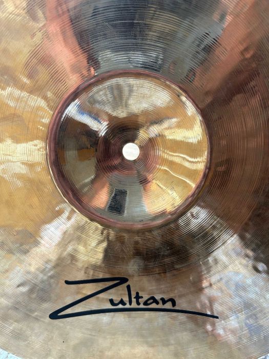Prato Crash 16" Zultan Rock Beat — excelente estado