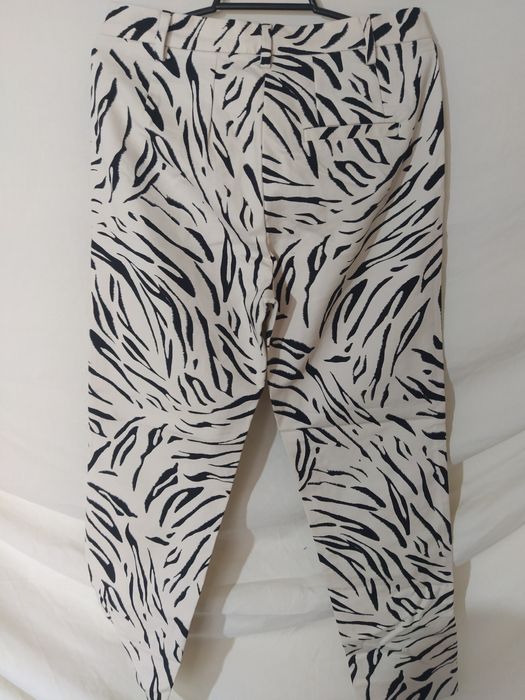 Брюки  в гарно стані . Принт зебра . Фірми  M&S.