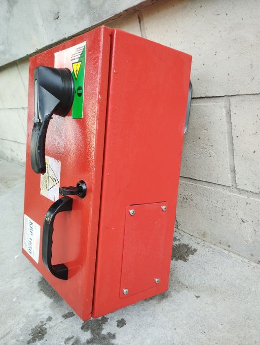 Електричний щит трох фазний.