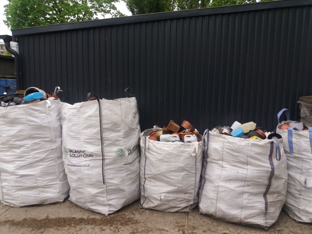Doniczki plastik ziemia - gruz