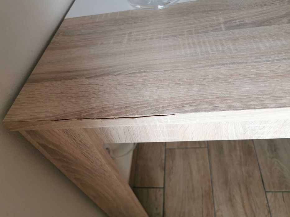 Mesa de jantar em bom estado