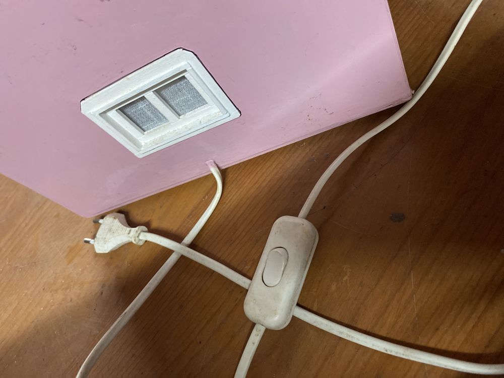 Candeeiro em Forma de Casinha Rosa – Peça Única