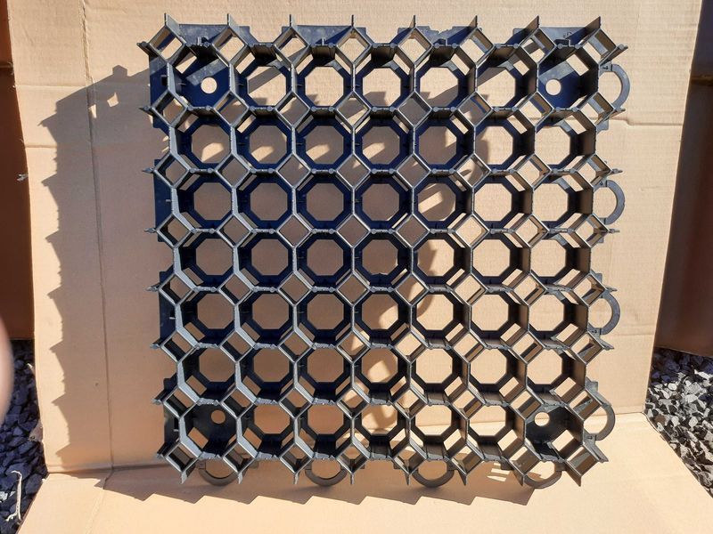 Kratka Trawnikowa Chodnikowa Parkingowa 50x50x4 czarna 2 gatunek