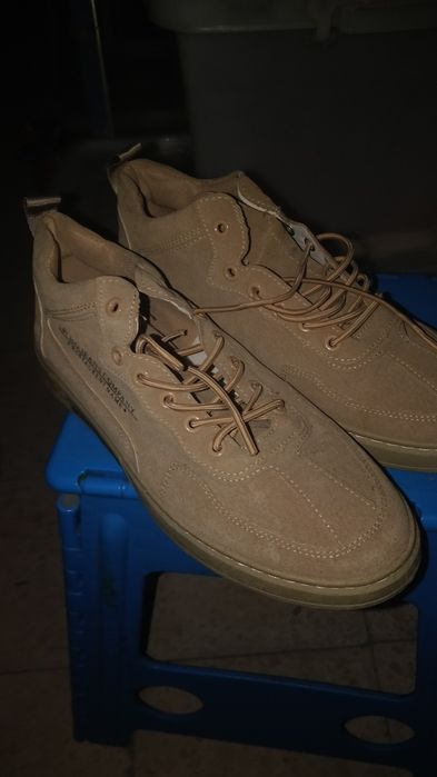 Tenis praticamente novos