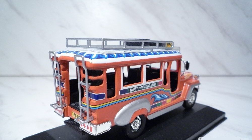 1/43 Модель машинки JEEPNEY MANILA 1980.