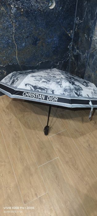 Chapéu de chuva Dior