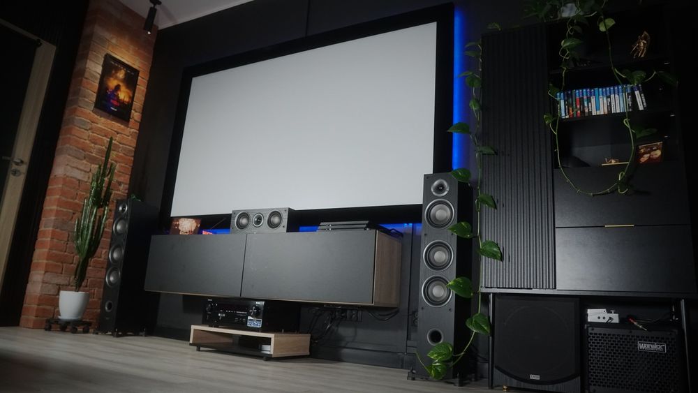 Ekran ramowy Kraftmann 92 " OŚWIETLENIE GRATIS