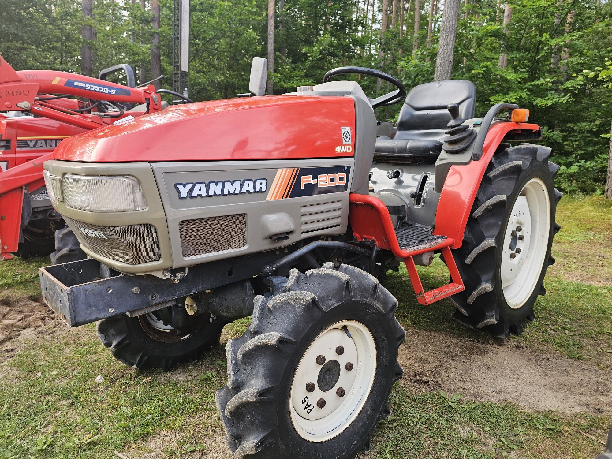 Traktor traktorek ciągnik ciągniczek ogrodowy Yanmar f 200 sprowadzony