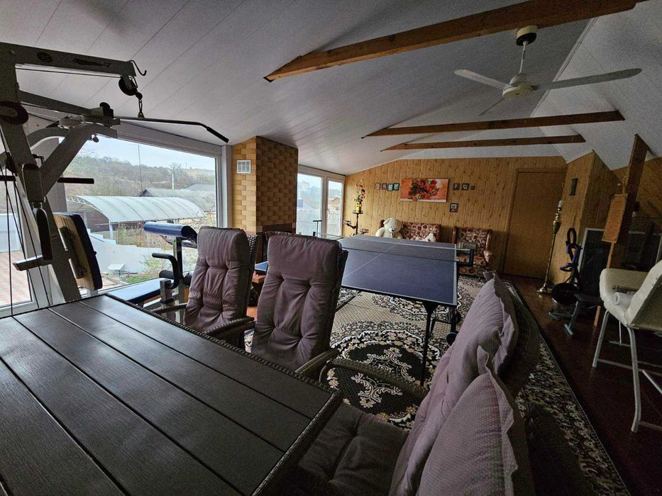 Продаємо  гарну частину будинку з окремим двором на Мальованці