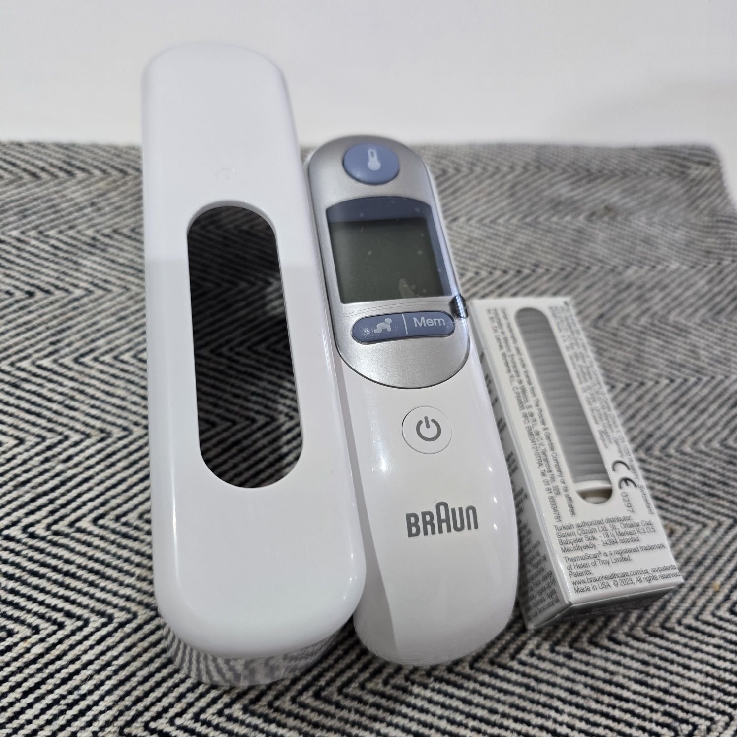 Termometr do ucha BRAUN IRT6520 Thermoscan 7 + komplet kapturków